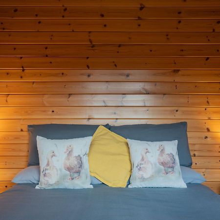 Chalet Loch Leven Lodge 10 By Interhome Kinross Zewnętrze zdjęcie