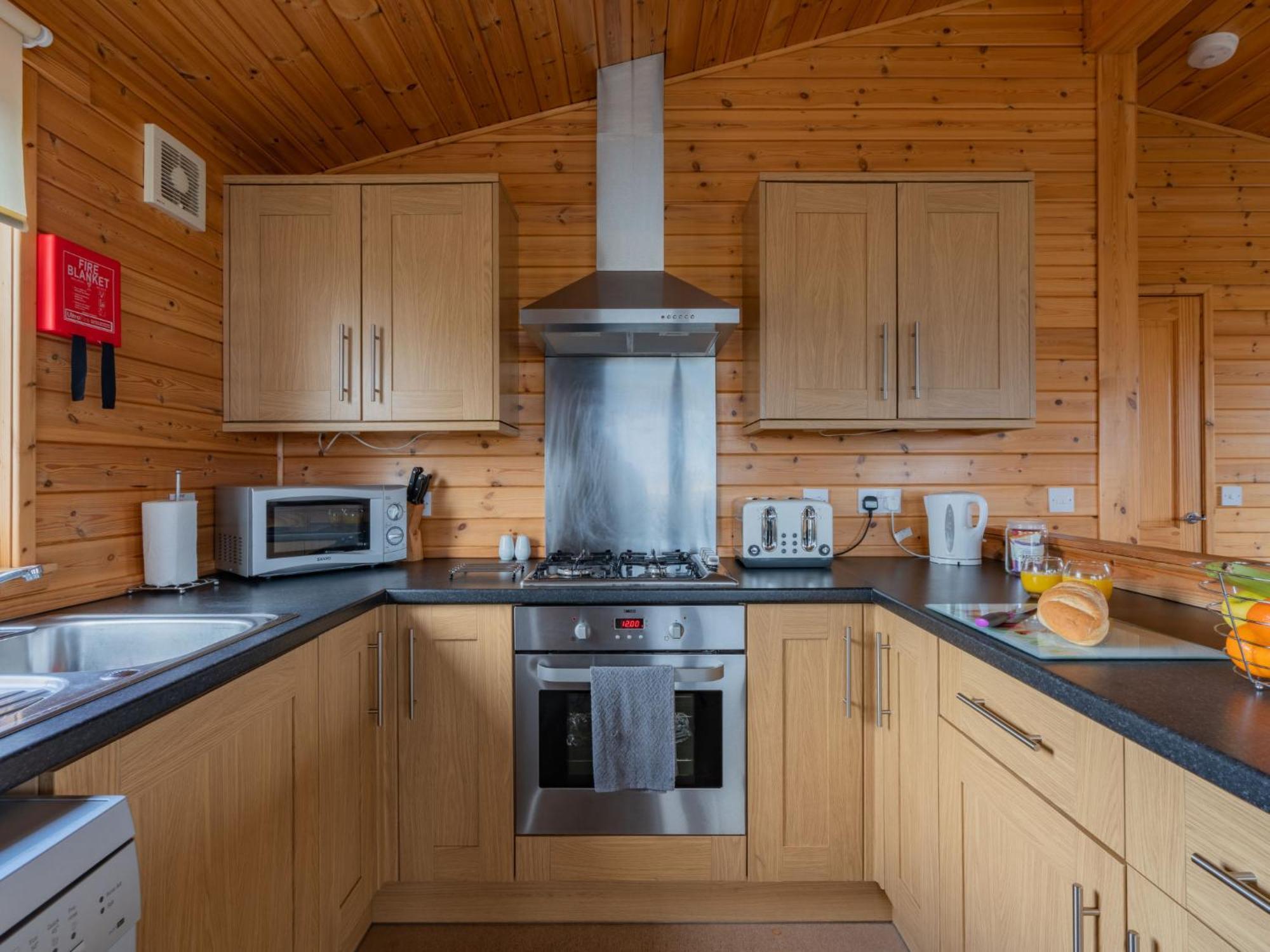 Chalet Loch Leven Lodge 10 By Interhome Kinross Zewnętrze zdjęcie